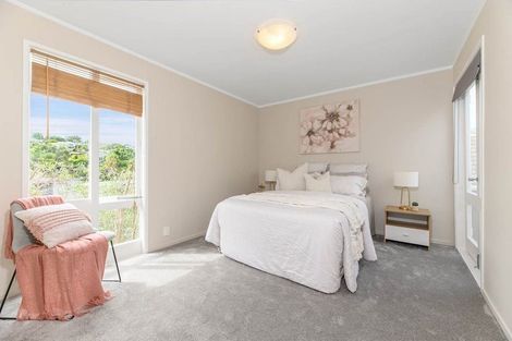 Photo of property in 6 Anchor Place, Beach Haven, Auckland, 0626