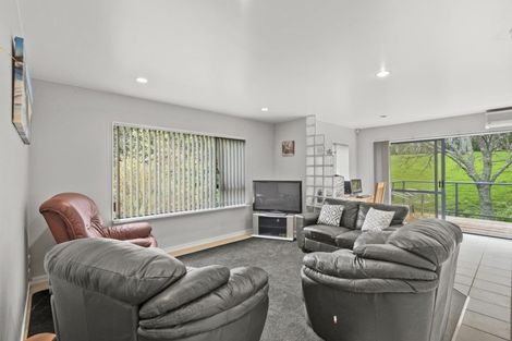 Photo of property in 2/284 Sunset Road, Windsor Park, Auckland, 0632