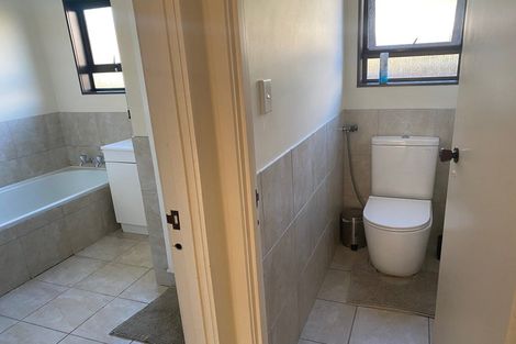 Photo of property in 2/59a Norwood Road, Bayswater, Auckland, 0622