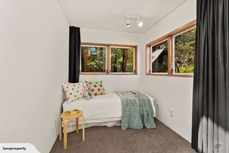 Photo of property in 3 Whiorau Grove, Lowry Bay, Lower Hutt, 5013
