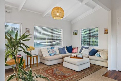 Photo of property in 3 Leigh Road, Leigh, 0985