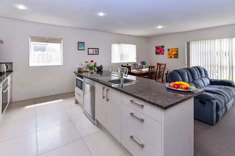 Photo of property in 124 Popokatea Drive, Takanini, 2112