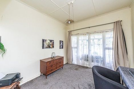 Photo of property in 17 Gloag Street, Waverley, 4510