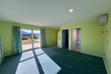 Photo of property in 2 Garland Terrace, Kelvin Heights, Queenstown, 9300