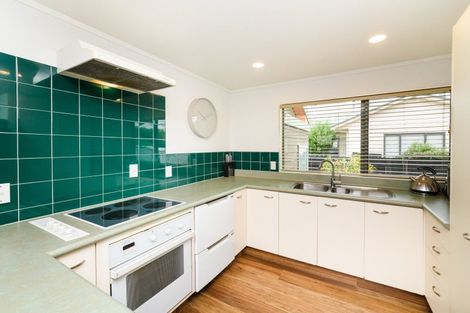 Photo of property in 42 Dalfield Place, Highbury, Palmerston North, 4412