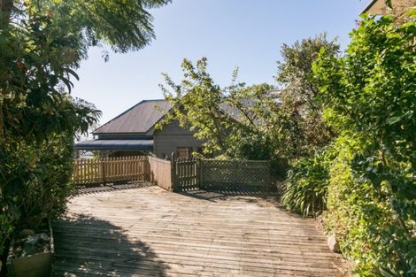 Photo of property in 129 Chaucer Road, Hospital Hill, Napier, 4110