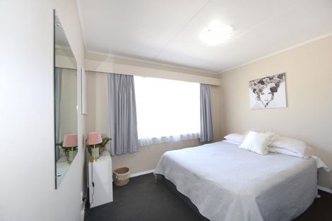 Photo of property in 73 Middle Road, Havelock North, 4130