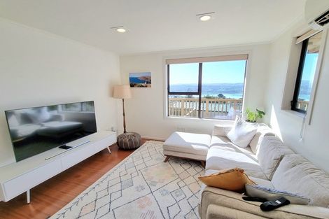 Photo of property in 31 Hiwi Crescent, Titahi Bay, Porirua, 5022