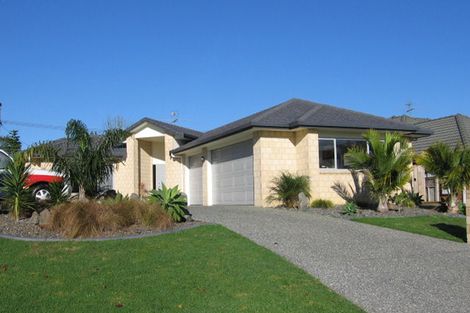Photo of property in 2 Landing Drive, Albany, Auckland, 0632