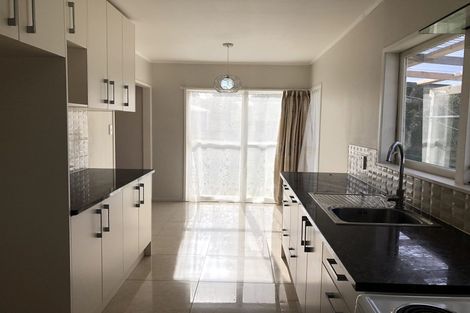 Photo of property in 17 Ascot Avenue, Henderson, Auckland, 0610