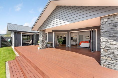 Photo of property in 25 Silicon Way, Fitzherbert, Palmerston North, 4410