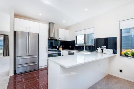 Photo of property in 21 Midhurst Avenue, Henderson, Auckland, 0612