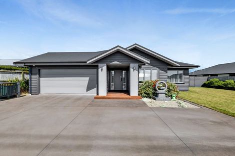 Photo of property in 17 Honeyfield Drive, Whalers Gate, New Plymouth, 4310