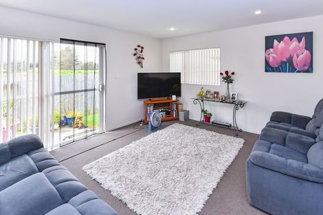 Photo of property in 124 Popokatea Drive, Takanini, 2112