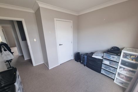 Photo of property in 9b Clearwater Cove, West Harbour, Auckland, 0618