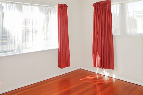 Photo of property in 30 Oxford Street, Hokowhitu, Palmerston North, 4410