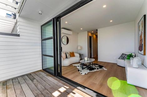 Photo of property in 6a Waiohua Road, Greenlane, Auckland, 1061