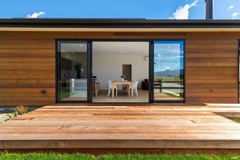 Photo of property in 6 Wallace Place, Wanaka, 9305
