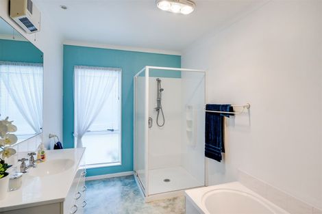 Photo of property in 525a Main North Road, Bay View, Napier, 4104