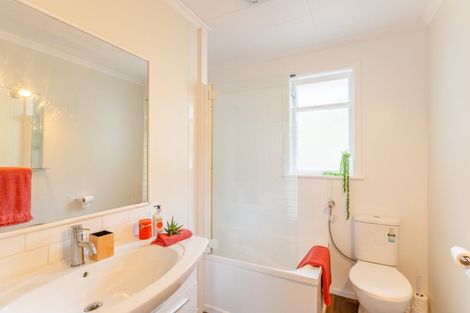 Photo of property in 20 Leinster Avenue, Raumati South, Paraparaumu, 5032