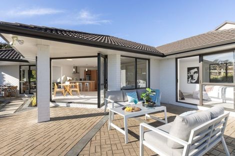 Photo of property in 72 Blue Heron Rise, Stanmore Bay, Whangaparaoa, 0932