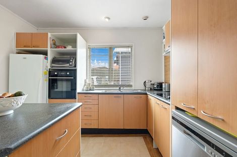 Photo of property in 2 Kent Road, Regent, Whangarei, 0112