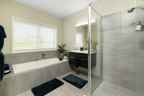 Photo of property in 5 Avocado Lane, Bethlehem, Tauranga, 3110