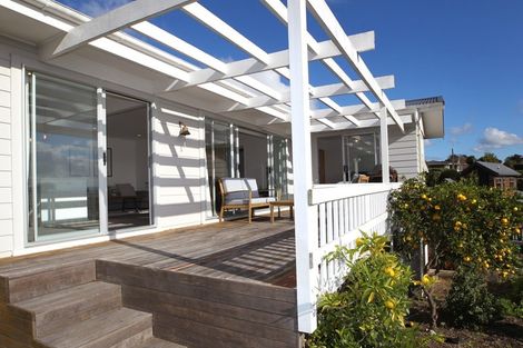 Photo of property in 11 Busby Hill, Havelock North, 4130