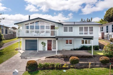 Photo of property in 27 Valley View Road, Glenfield, Auckland, 0629