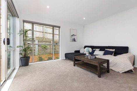 Photo of property in 24 William Wallbank Crescent, Swanson, Auckland, 0614
