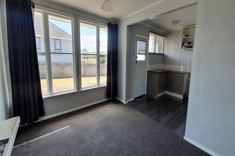 Photo of property in 2 Tiki Street, Castlecliff, Whanganui, 4501