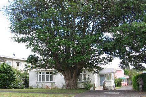 Photo of property in 2/7 Otakau Road, Milford, Auckland, 0620