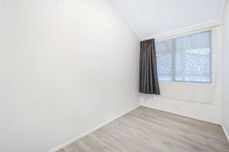 Photo of property in 5a Shamrock Lane, Te Atatu Peninsula, Auckland, 0610
