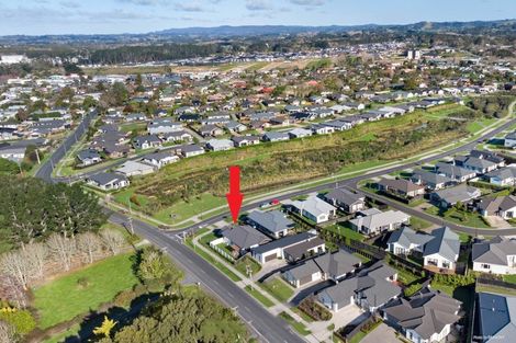 Photo of property in 2 Huarahi Pai Road, Huapai, Kumeu, 0810