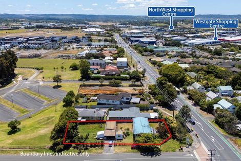 Photo of property in 490 Don Buck Road, Massey, Auckland, 0614