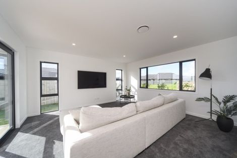 Photo of property in 21 Silicon Way, Fitzherbert, Palmerston North, 4410