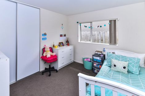 Photo of property in 124 Popokatea Drive, Takanini, 2112