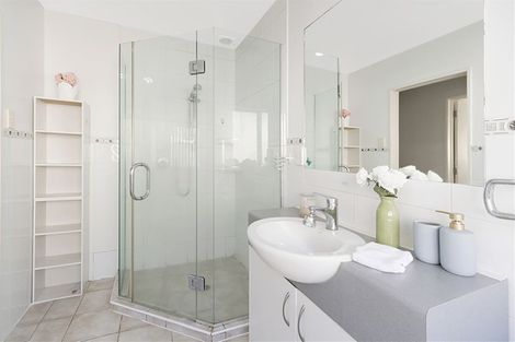 Photo of property in 17 Semillon Avenue, Henderson, Auckland, 0612