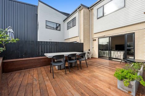 Photo of property in 15 Korama Lane, New Lynn, Auckland, 0600
