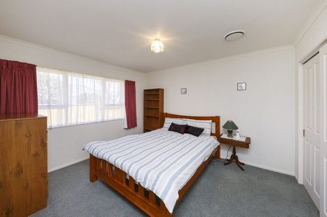 Photo of property in 51 Royal Oak Drive, Kelvin Grove, Palmerston North, 4414