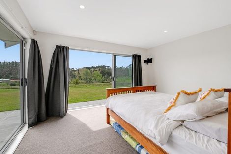 Photo of property in 2265 South Head Road, South Head, Helensville, 0874