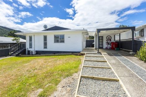 Photo of property in 19a Gemstone Drive, Birchville, Upper Hutt, 5018