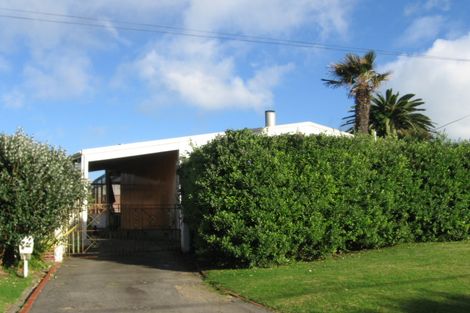 Photo of property in 2 Ngapaki Street, Waikanae Beach, Waikanae, 5036