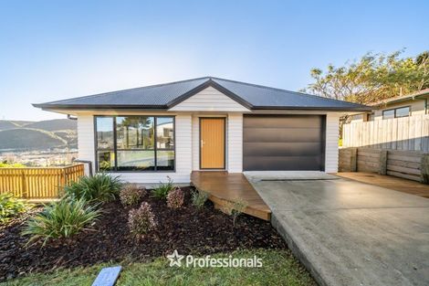 Photo of property in 6 Castle Crescent, Stokes Valley, Lower Hutt, 5019