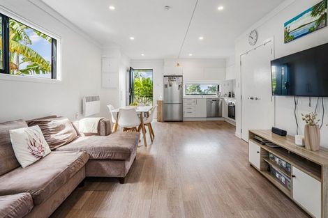 Photo of property in 2/141 Wallace Road, Mangere Bridge, Auckland, 2022