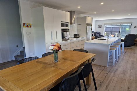 Photo of property in 64 Mettam Drive, Swanson, Auckland, 0614