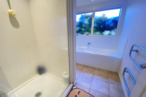 Photo of property in 6e Clearwater Cove, West Harbour, Auckland, 0618