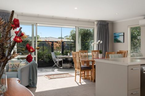 Photo of property in 2 Tranquil Grove, Omokoroa, 3114