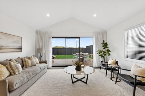 Photo of property in 7 Annie Aranui Drive, Poraiti, 4182
