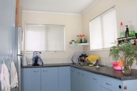 Photo of property in 28 Gibbons Road, Weymouth, Auckland, 2103